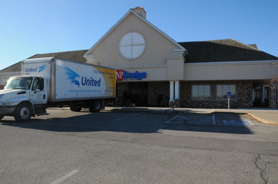 office movers loading moving truck